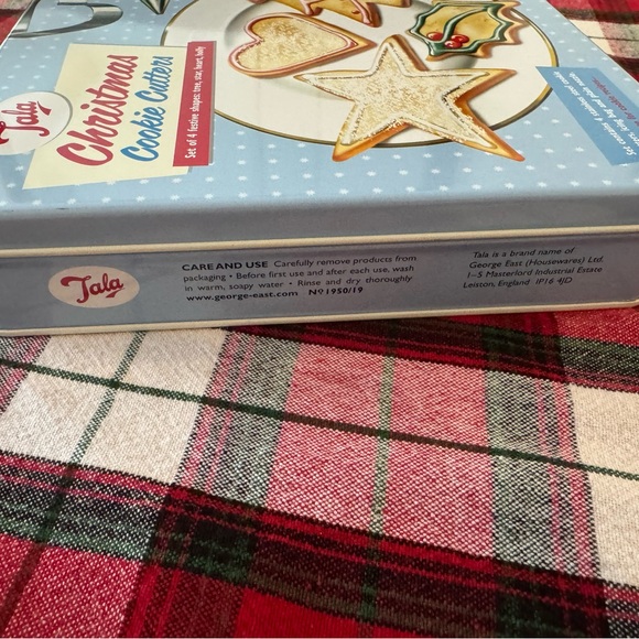New Tala Retro Christmas Cookie Cutter Set with Icing Bag and Nozzle in Tin - Picture 4 of 6